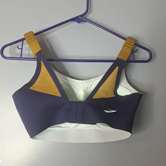 NWOT Brooks Scoopback 2.0 Sports Bra. Size 30C - Picture 9 of 10